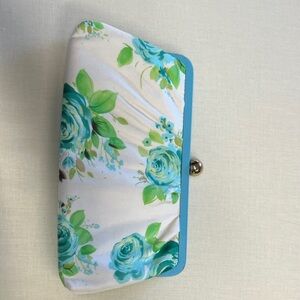 Banana Republic White and Blue Floral Clutch 2005 NWT but corner wear silk